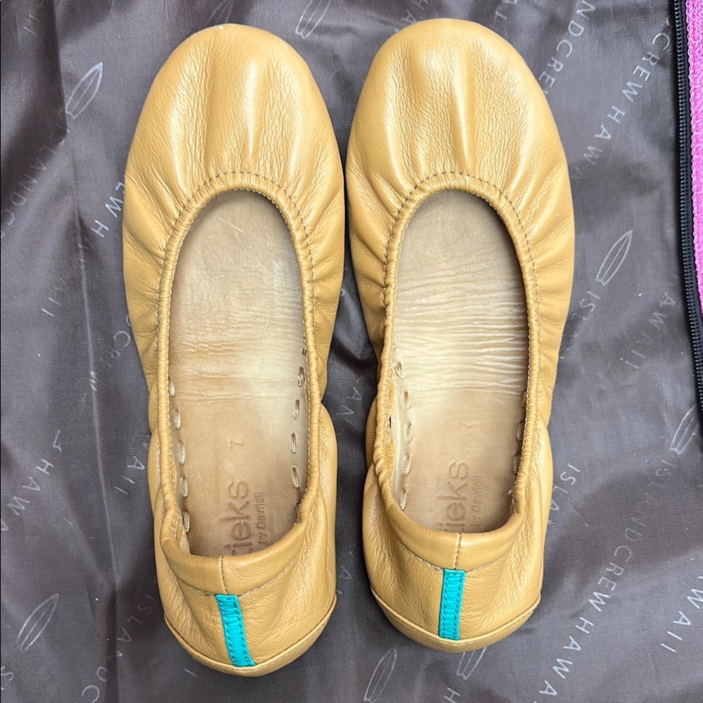 Tieks Camel. Size 7. VGUC LOW Price.  FIRM